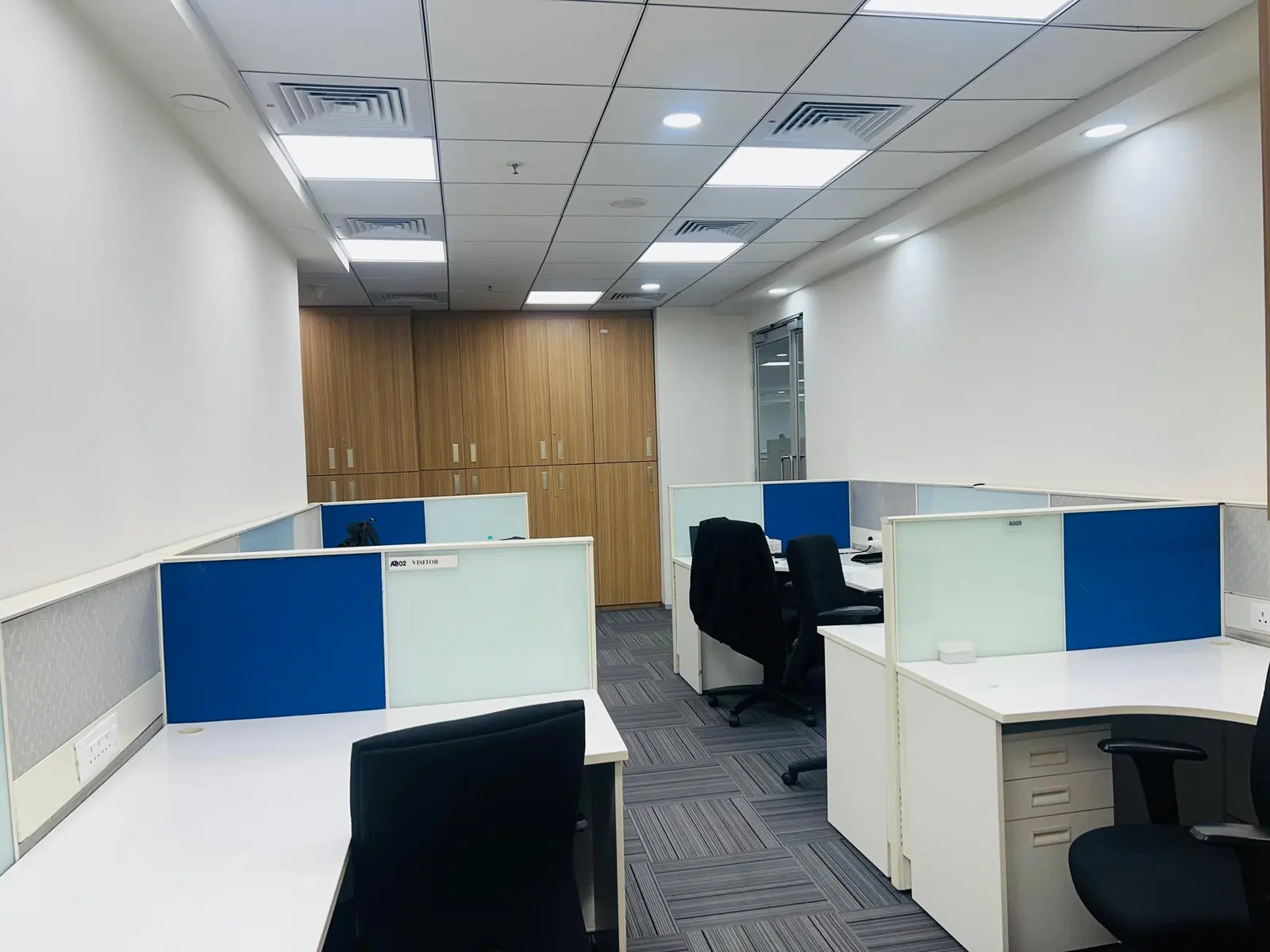Glass-screen cubicles